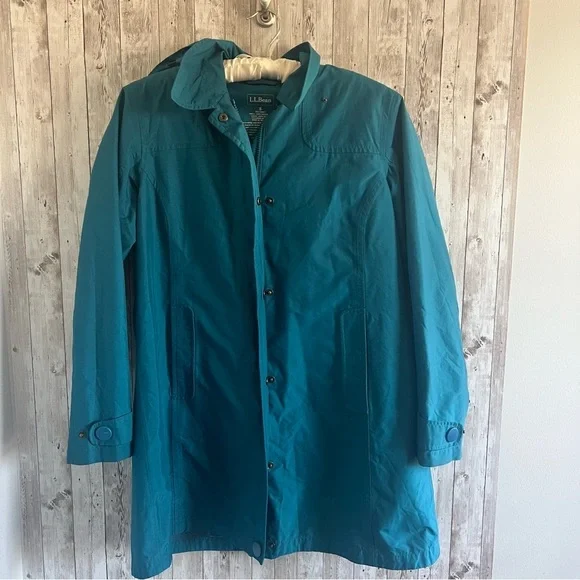 L.L. Bean Women's Blue Teal Rain Jacket Small - Picture 1 of 4